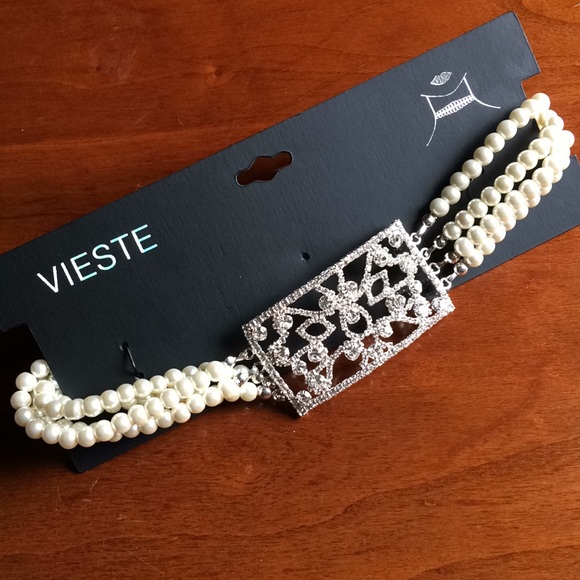 Beautiful Choker Necklace - Picture 2 of 8